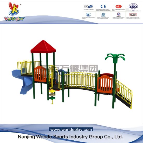 어린이 야외 공원에서 클래식 Playset